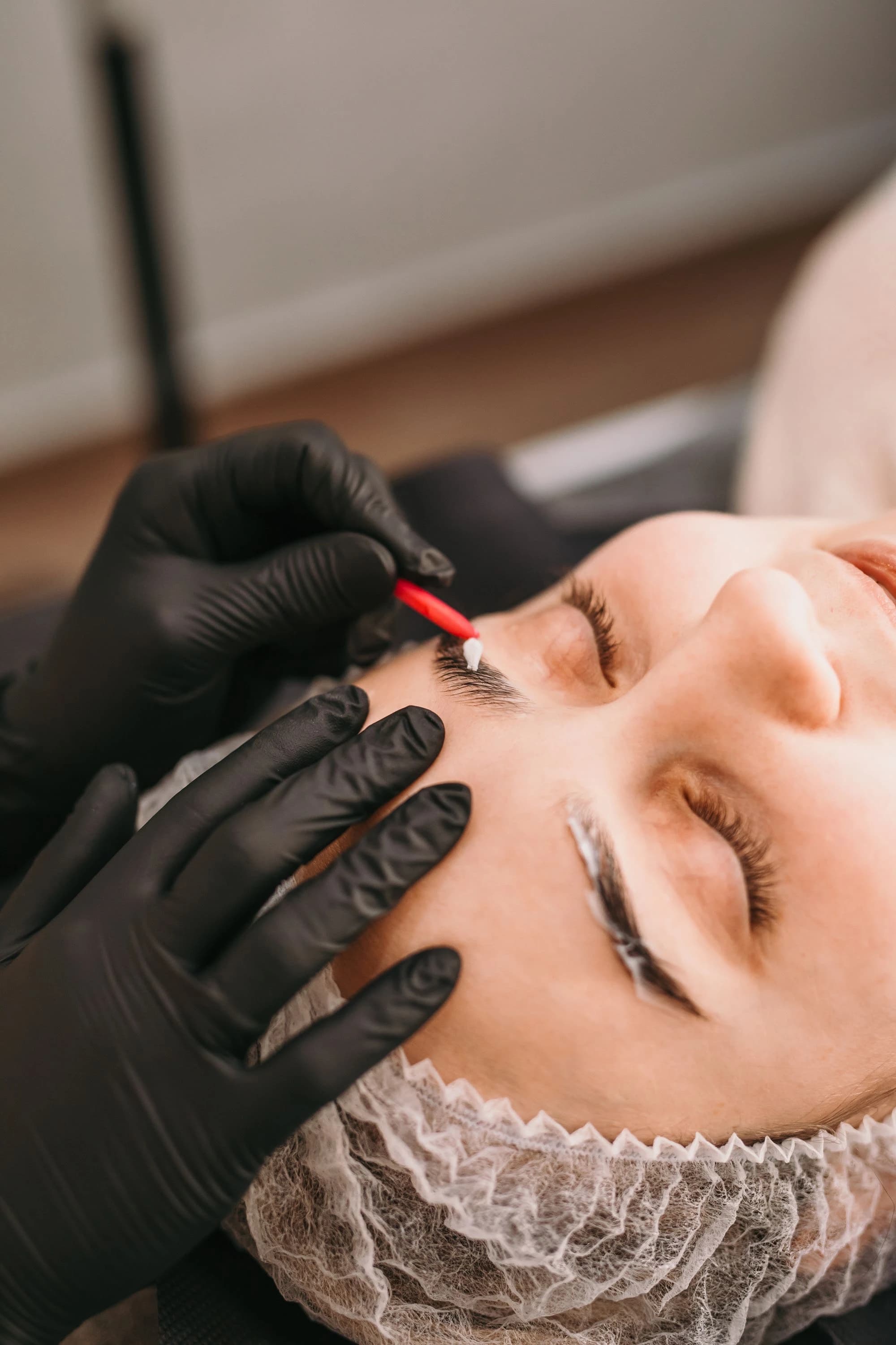 Profesjonalny makijaż permanentny brwi metodą włosa w salonie Faktoria Piękna Kęty